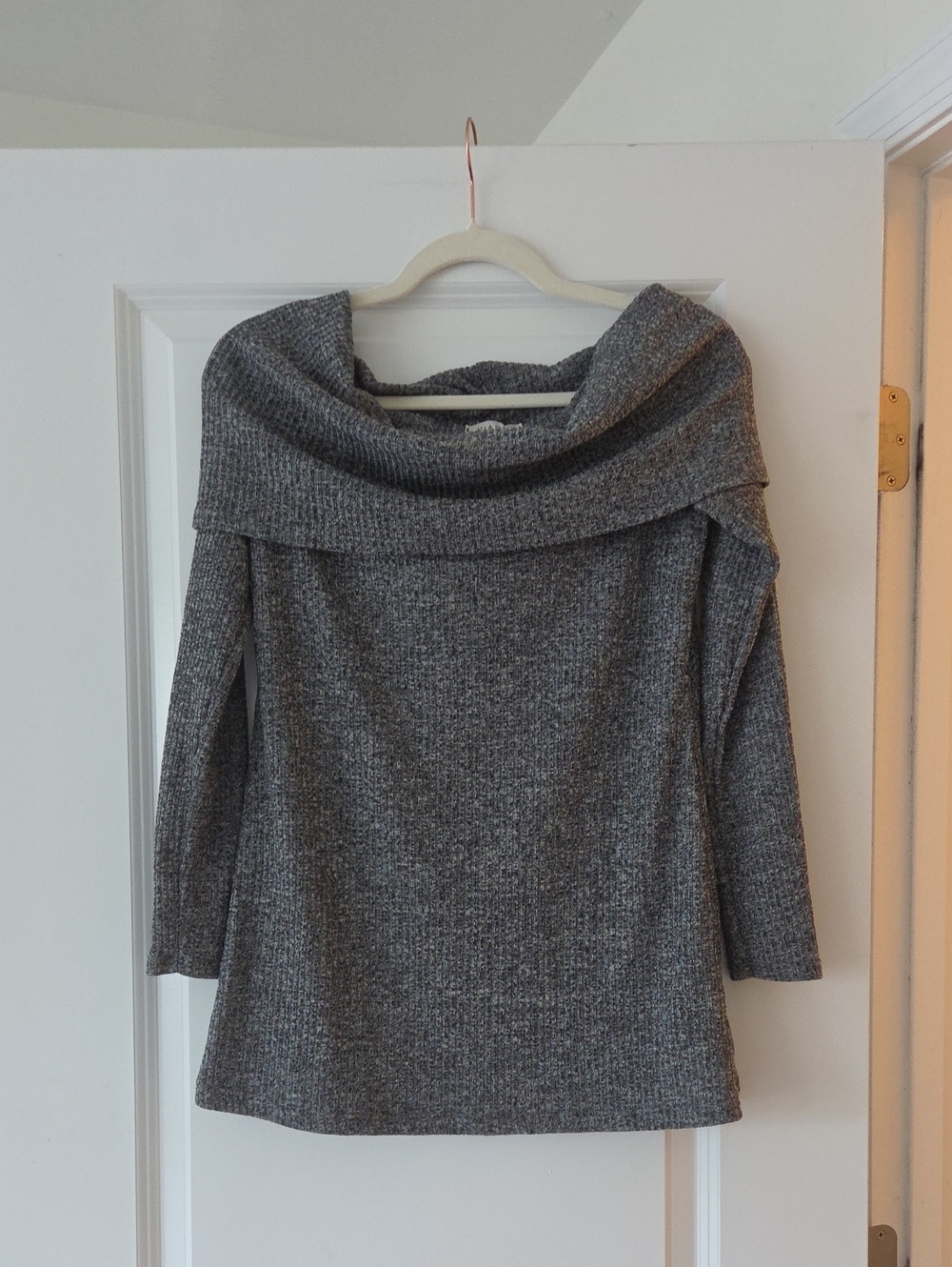 Off-Shoulder Ribbed Knit Sweater in Gray